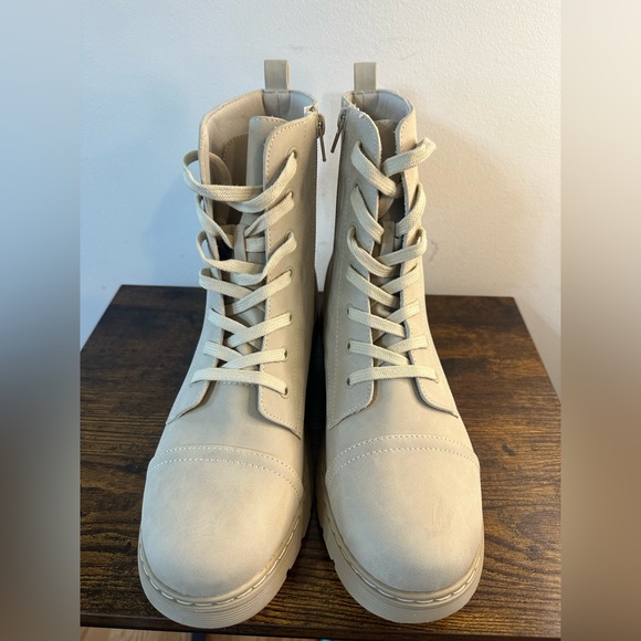 Arizona Womens Queen Block Heel Combat Boots NWT Size 10 and 9.5 - Picture 2 of 7